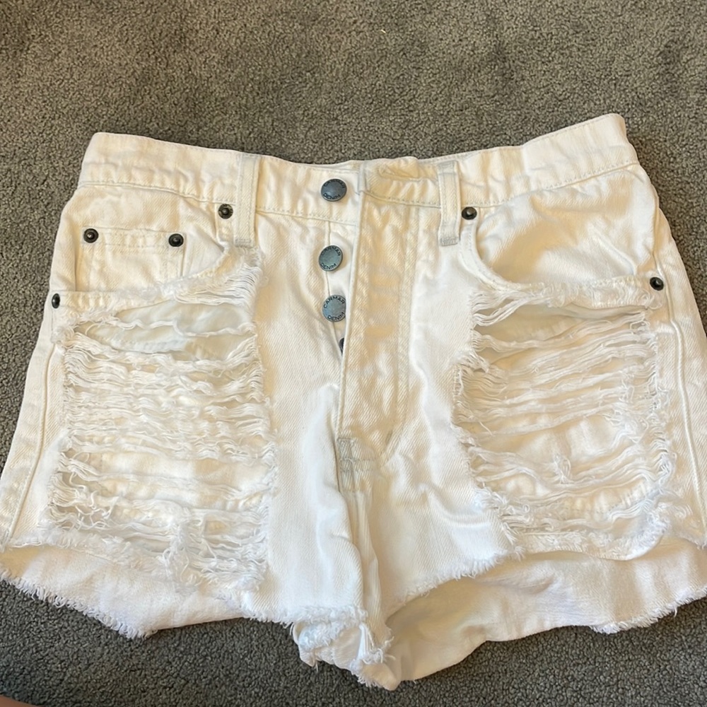 White carmar jean shorts